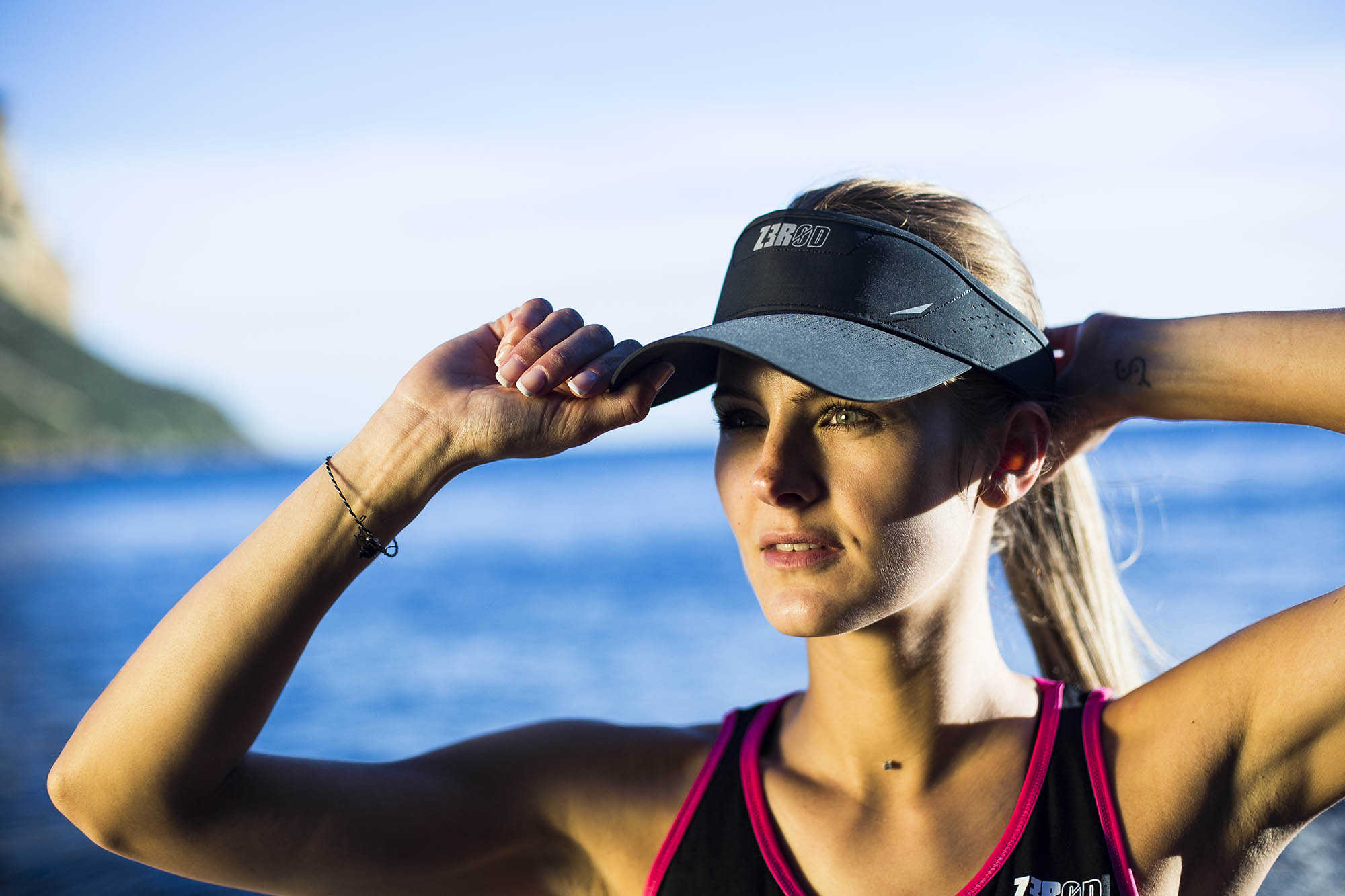 22299 Head - Running Visor Black - 1